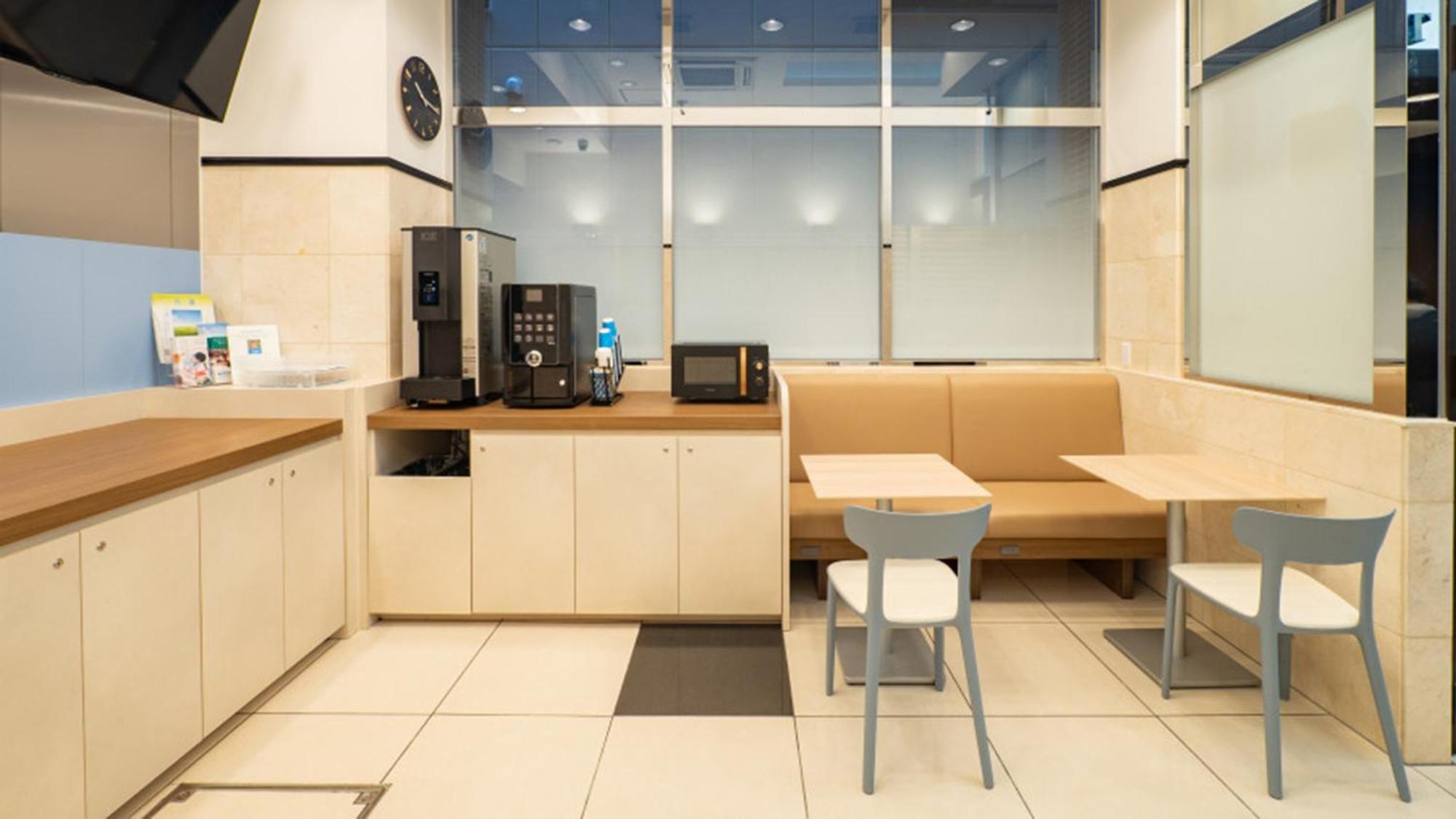 Toyoko Inn Tokyo Eki Yaesu Kita Guchi Exteriör bild