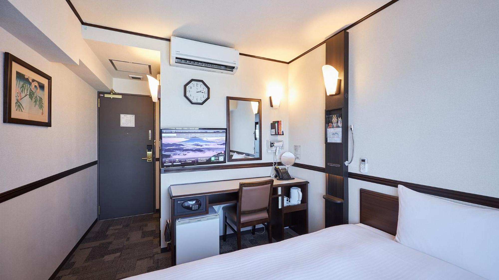 Toyoko Inn Tokyo Eki Yaesu Kita Guchi Exteriör bild