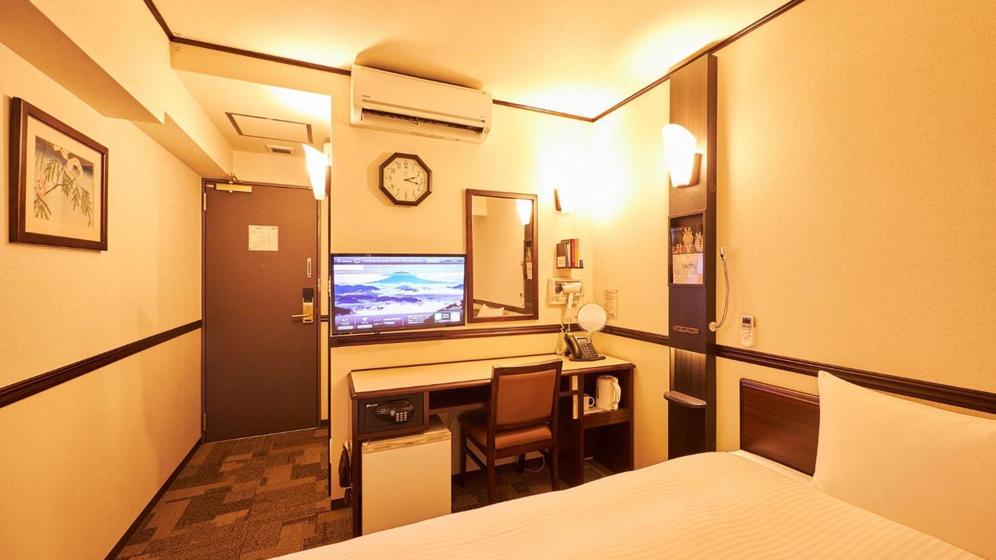 Toyoko Inn Tokyo Eki Yaesu Kita Guchi Rum bild