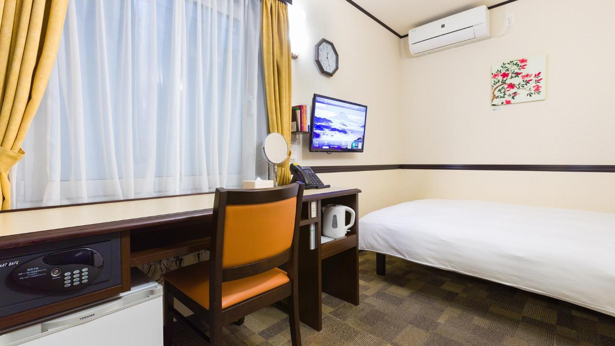 Toyoko Inn Tokyo Eki Yaesu Kita Guchi Rum bild