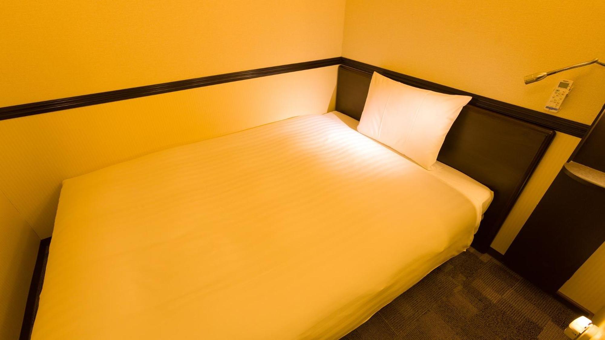 Toyoko Inn Tokyo Eki Yaesu Kita Guchi Rum bild
