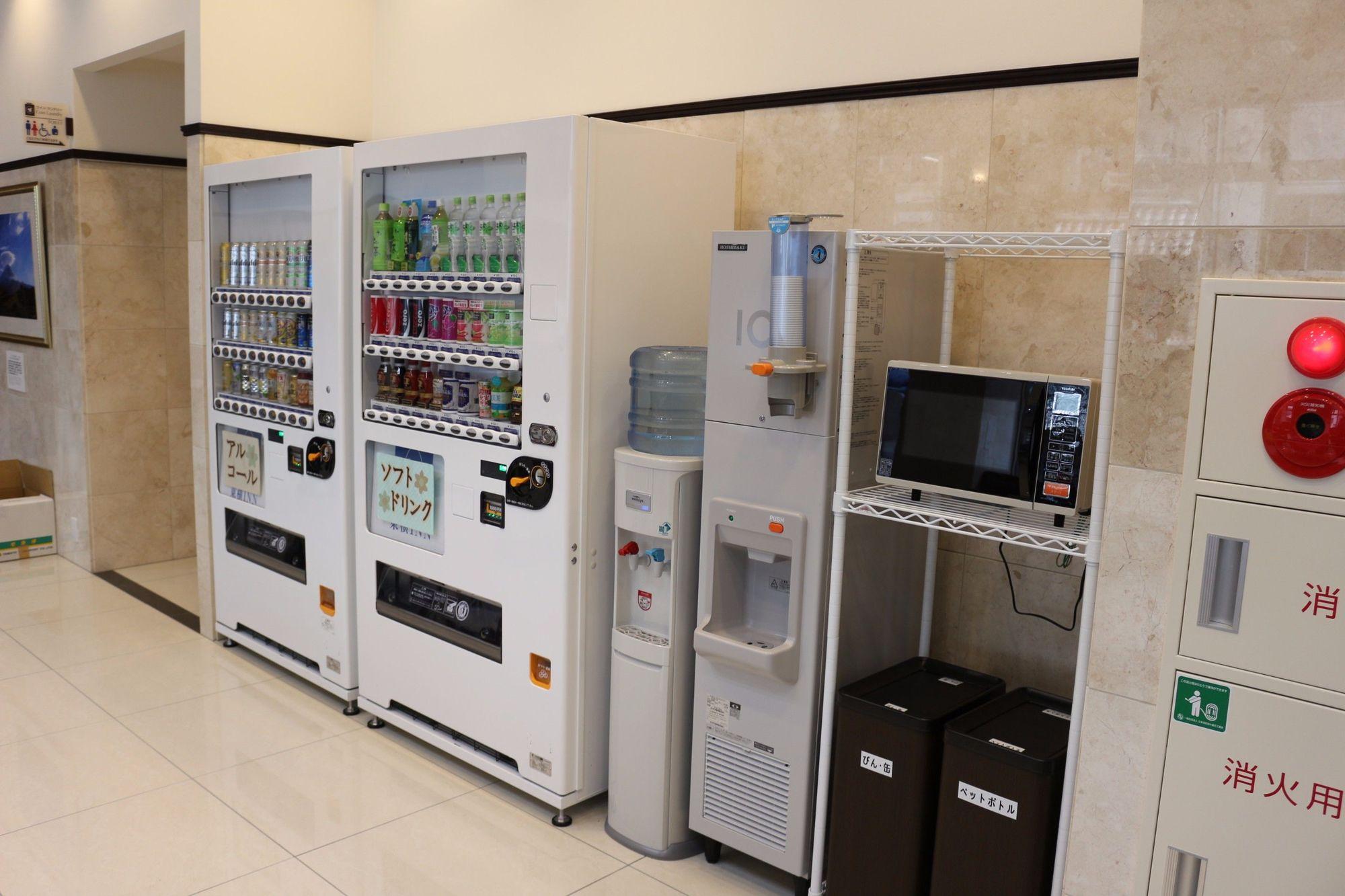 Toyoko Inn Tokyo Eki Yaesu Kita Guchi Exteriör bild