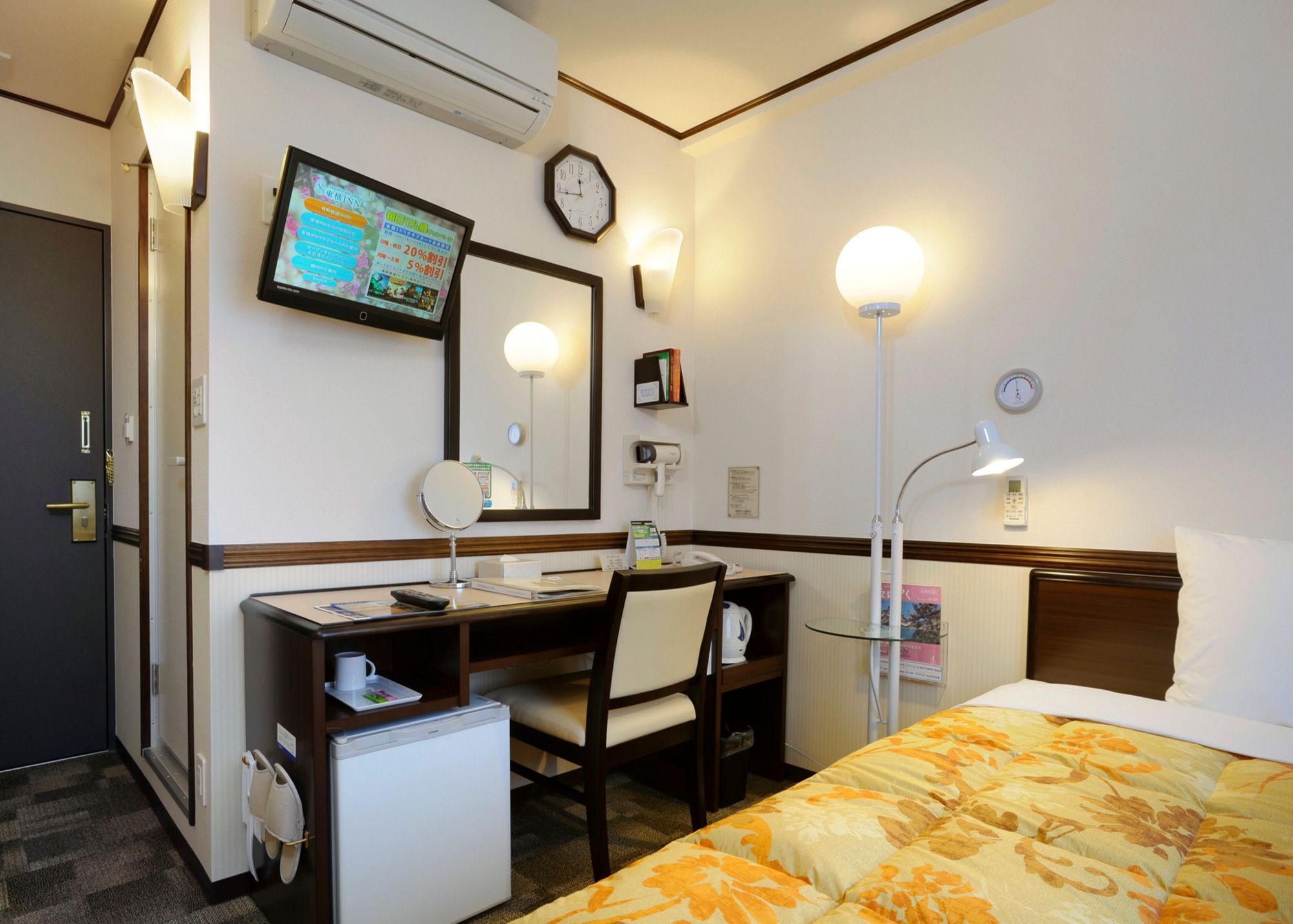 Toyoko Inn Tokyo Eki Yaesu Kita Guchi Exteriör bild