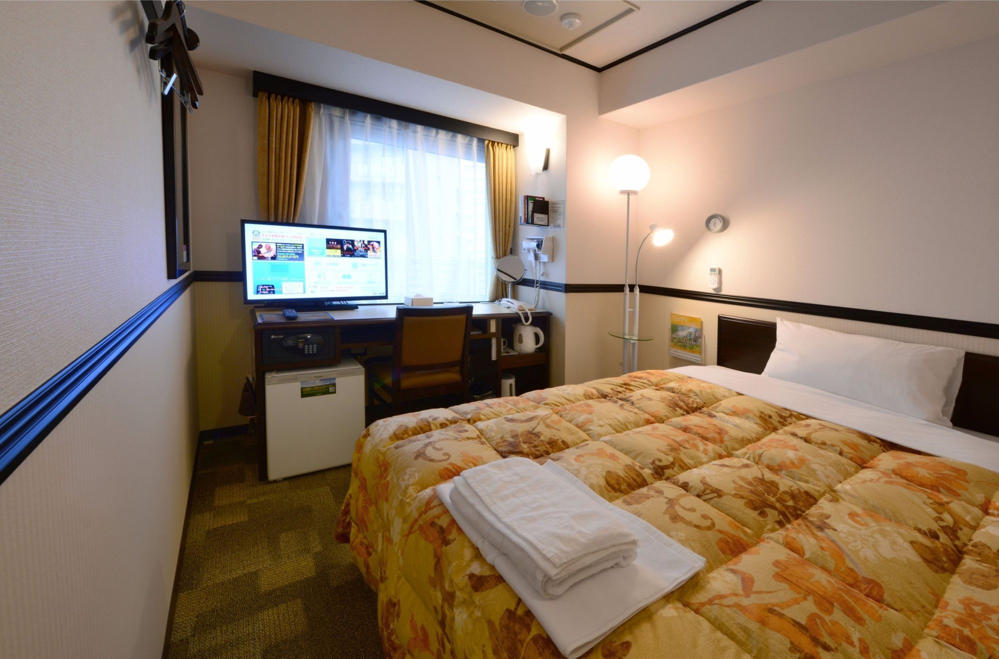 Toyoko Inn Tokyo Eki Yaesu Kita Guchi Exteriör bild