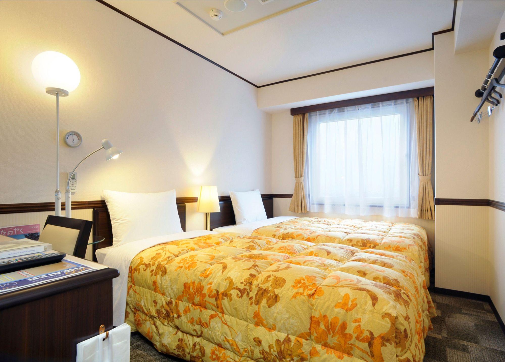 Toyoko Inn Tokyo Eki Yaesu Kita Guchi Exteriör bild